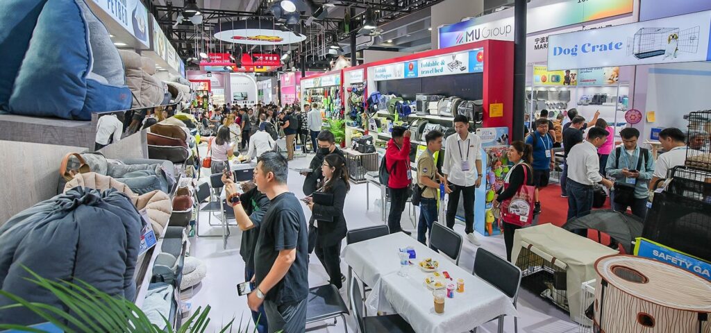 BLND-Sourcing - Canton Fair In China - Hall Picture with Exhibitors
